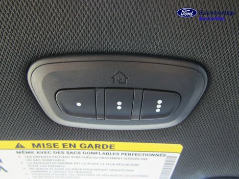 Used 2022 Chrysler Pacifica Limited w/ Uconnect Theater Family Group FWD image 40
