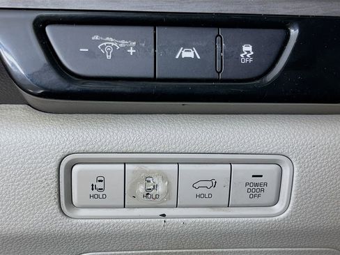 Used 2024 Kia Carnival EX FWD image 13