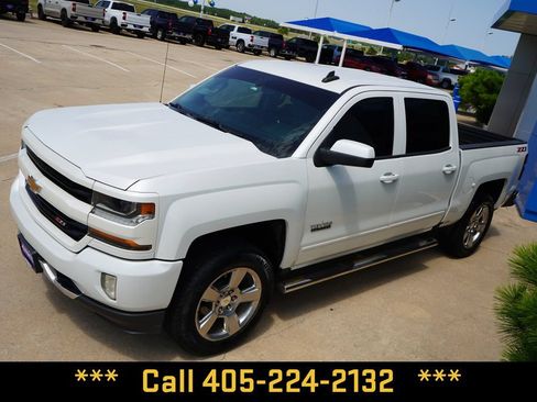 Used 2018 Chevrolet Silverado 1500 LT w/ Texas Edition AWD/4WD image 17