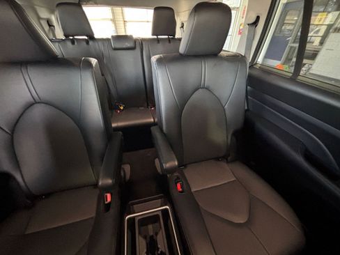 Used 2025 Toyota Grand Highlander FWD image 37