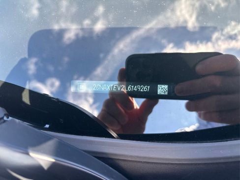 Used 2020 Chevrolet Equinox LT w/ Driver Convenience Package image 22