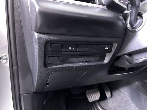 Used 2024 Mitsubishi Outlander SE image 28