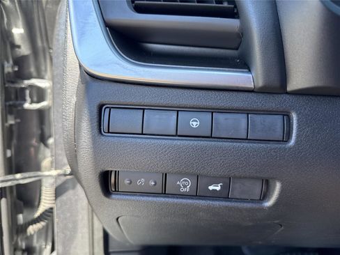 Used 2024 Nissan Rogue SV AWD/4WD image 19