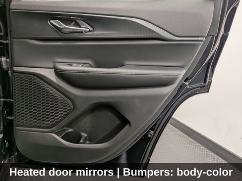 Used 2025 Jeep Grand Cherokee Altitude image 32