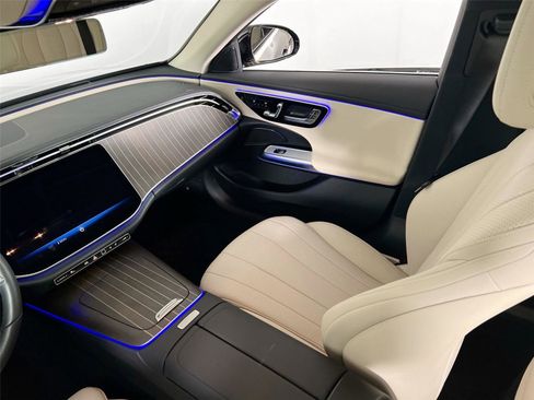 Used 2025 Mercedes-Benz E 350 4MATIC Sedan image 23