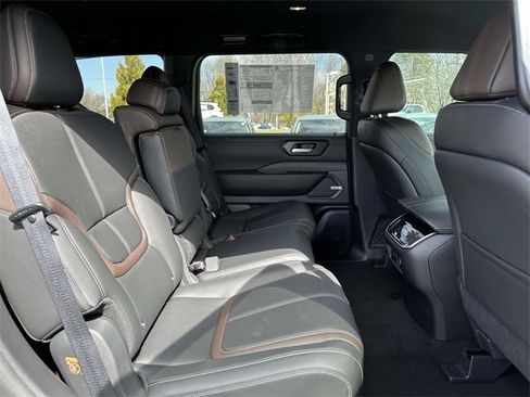 New 2025 Nissan Armada SL w/ Convenience Package image 11