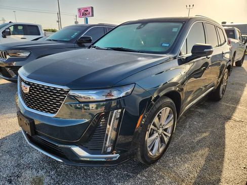 Used 2025 Cadillac XT6 Premium Luxury w/ LPO, Floor Liner Package FWD image 3