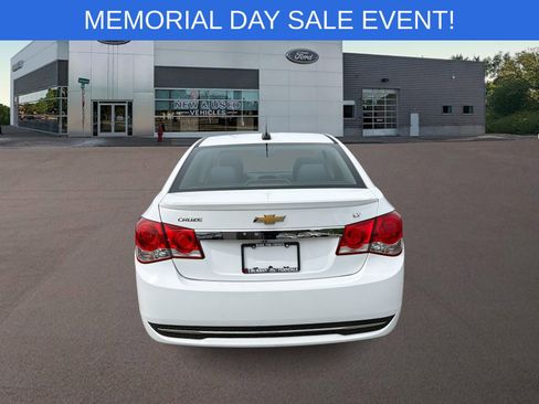 Used 2016 Chevrolet Cruze LT w/ Sun And Sound Package FWD image 10