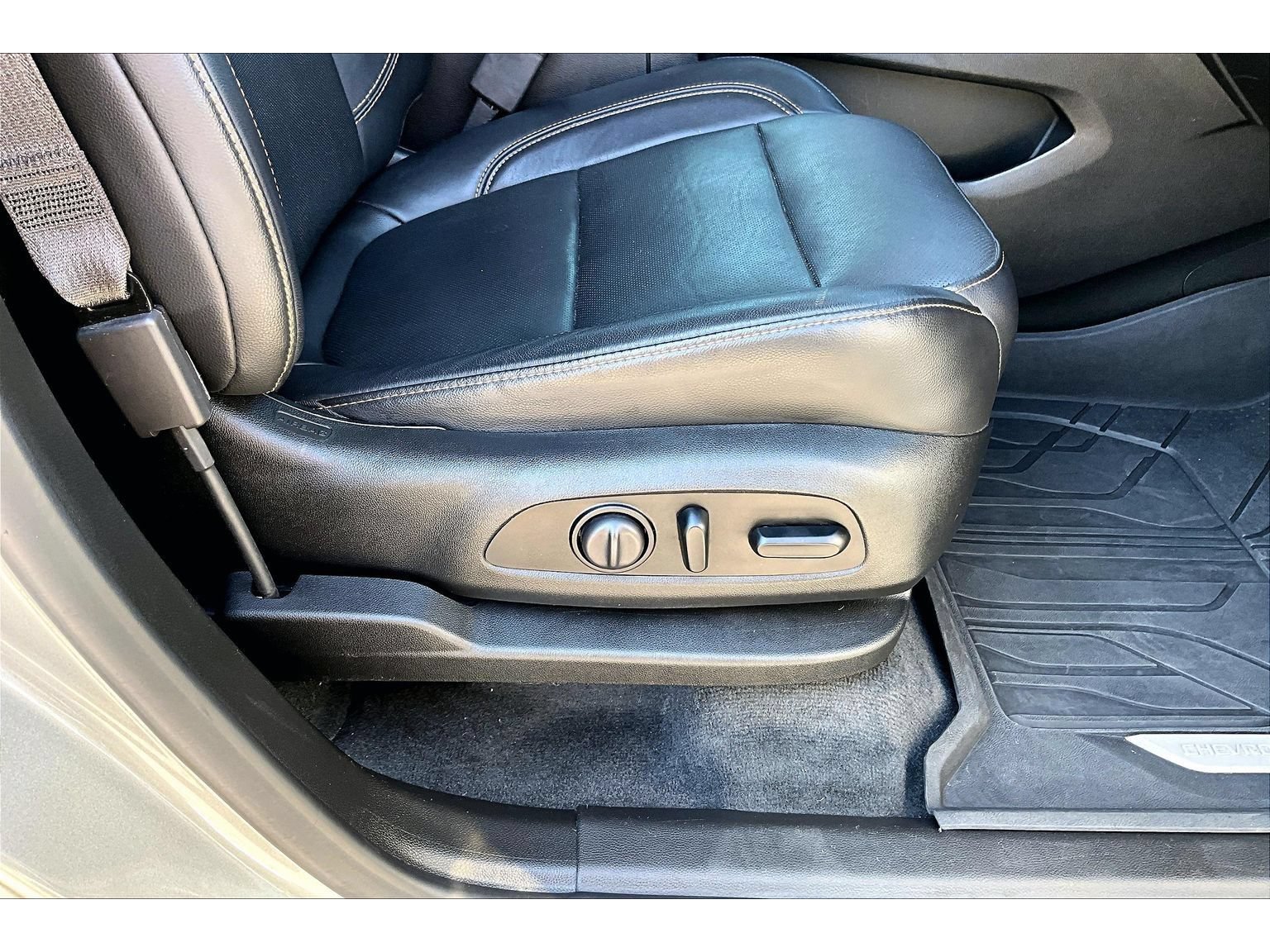 Used 2021 Chevrolet Traverse Premier AWD/4WD image 52