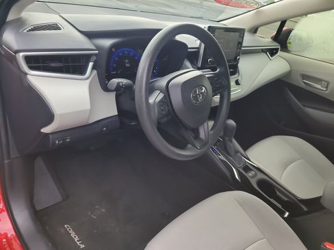 Used 2021 Toyota Corolla LE FWD image 17