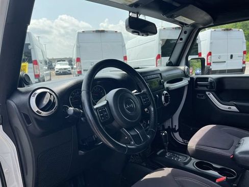 Used 2013 Jeep Wrangler Sahara w/ Connectivity Group AWD/4WD image 18