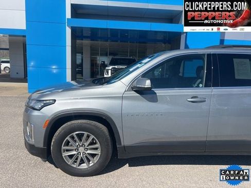 Used 2023 Chevrolet Traverse LT image 2