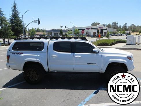 Used 2021 Toyota Tacoma TRD Sport image 7