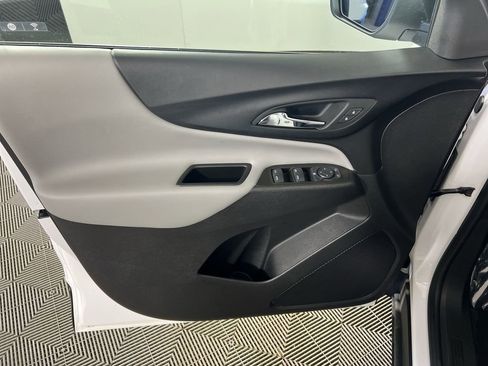 Used 2024 Chevrolet Equinox LS w/ LS Convenience Package image 21