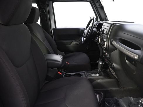Used 2014 Jeep Wrangler Sport w/ Connectivity Group AWD/4WD image 16