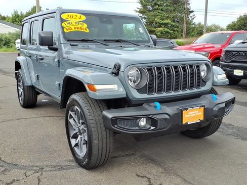 Used 2024 Jeep Wrangler Unlimited AWD/4WD image 3