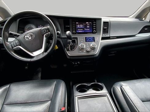 Used 2020 Toyota Sienna SE FWD image 14