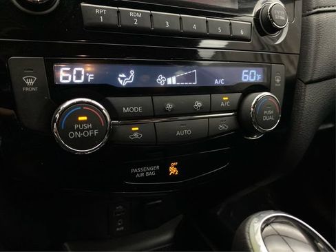 Used 2017 Nissan Rogue SV AWD/4WD image 30