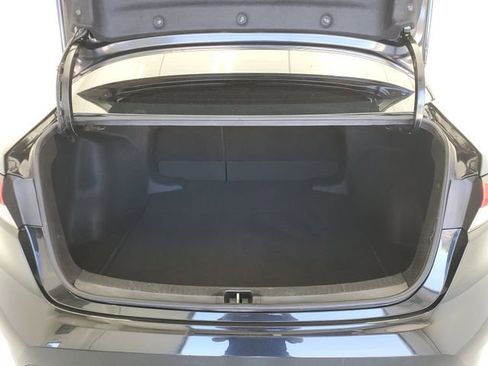 Used 2022 Toyota Corolla LE image 11