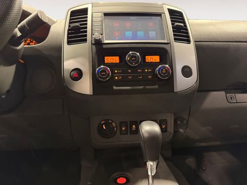 Used 2021 Nissan Frontier SV w/ Midnight Edition Floor Mats AWD/4WD image 12