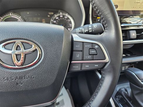Certified 2023 Toyota Highlander Bronze Edition image 14