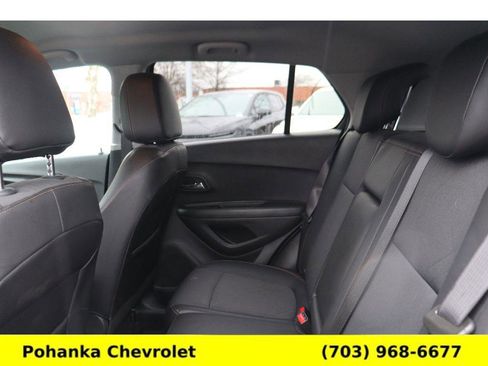 Used 2022 Chevrolet Trax LT w/ LT Convenience Package image 26