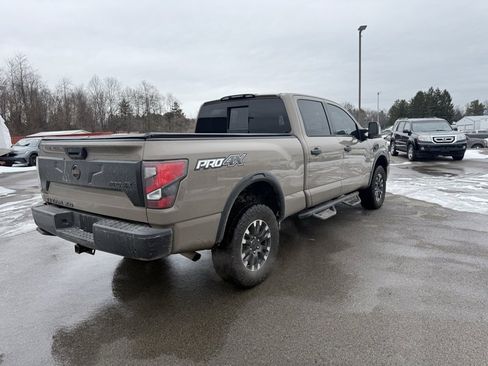 Used 2021 Nissan Titan PRO-4X w/ Pro-4x Convenience Package image 6