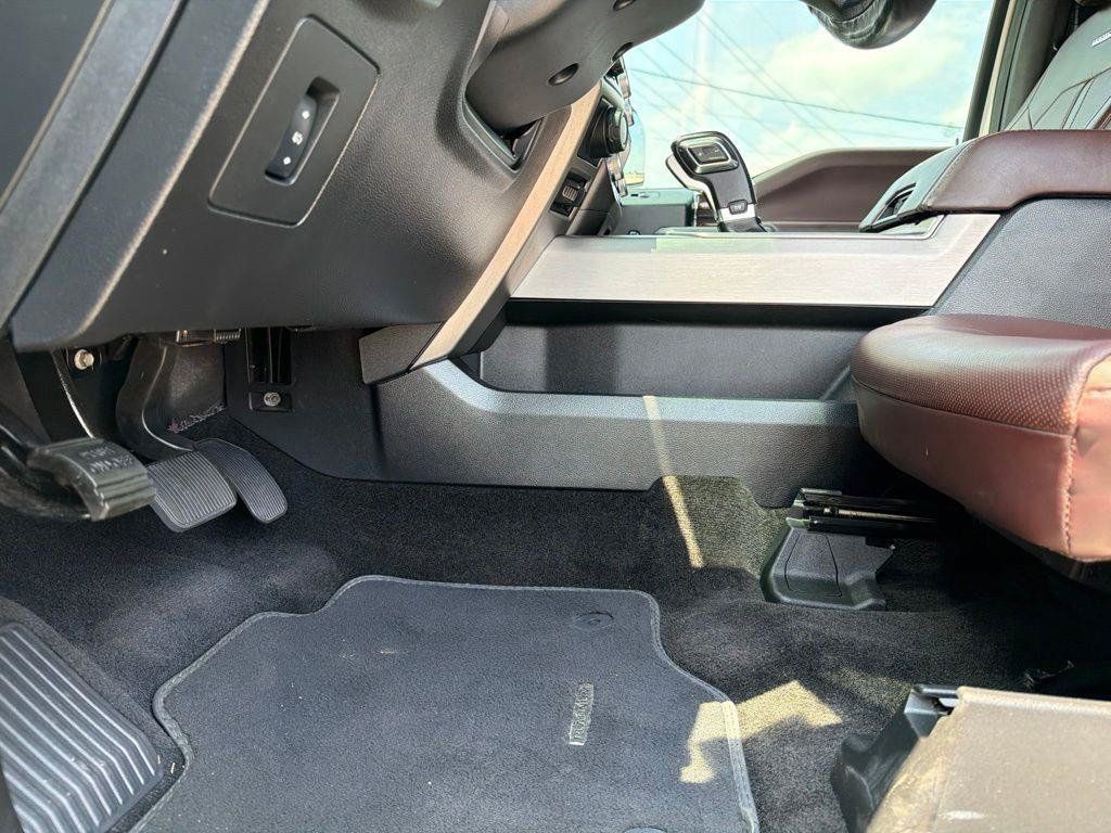 Used 2017 Ford F150 Platinum w/ Equipment Group 701A Luxury AWD/4WD image 35
