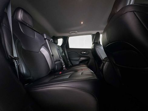 Used 2021 Jeep Cherokee Latitude Plus image 24