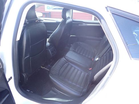 Used 2019 Ford Fusion SE FWD image 8