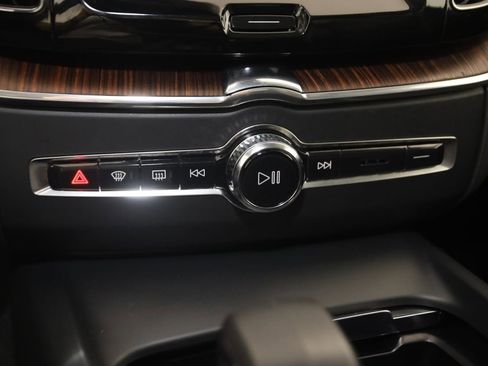 Used 2023 Volvo XC60 B5 Plus image 29