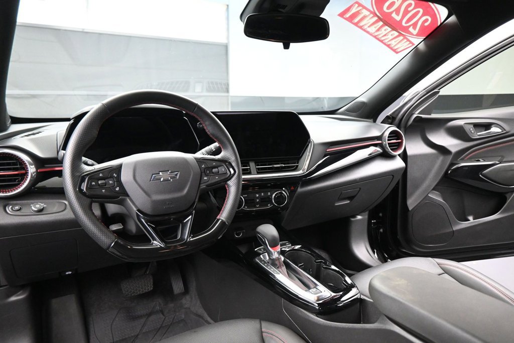 Used 2025 Chevrolet Trax RS w/ Driver Confidence Package FWD image 9