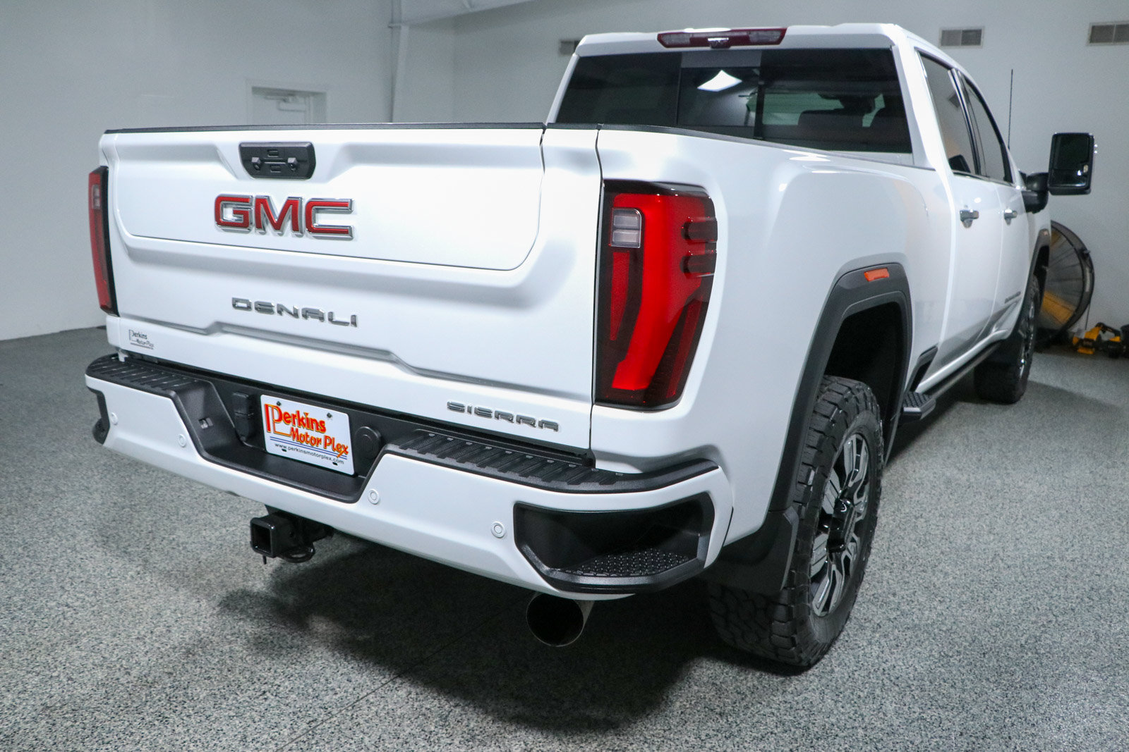 Used 2024 GMC Sierra 2500 Denali w/ Denali Reserve Package AWD/4WD image 7