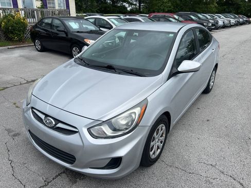Used 2013 Hyundai Accent GLS FWD image 2