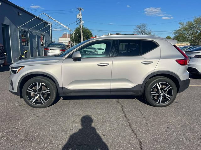 Used 2023 Volvo XC40 B5 Core AWD/4WD image 9