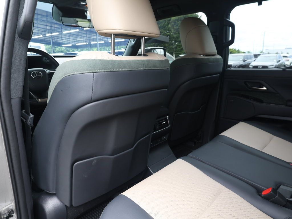 Used 2025 Lexus GX 550 AWD/4WD image 19