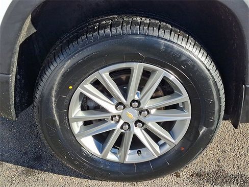 Used 2023 Chevrolet Traverse LT image 8