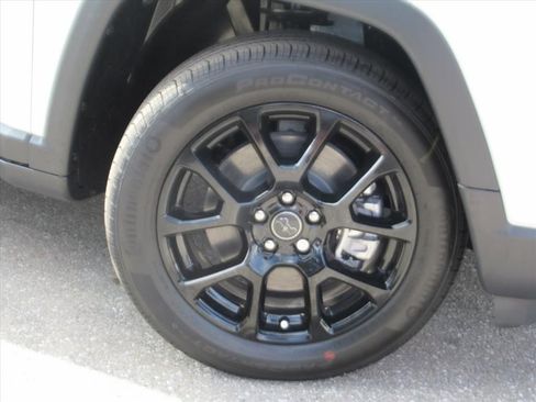 New 2026 Jeep Compass Latitude image 7