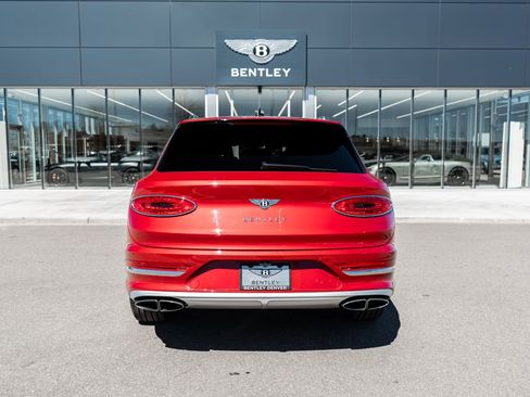 Certified 2024 Bentley Bentayga Extended Wheelbase AWD/4WD image 11