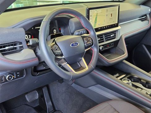 Used 2025 Ford Explorer ST-Line w/ ST-Line Street Pack image 10