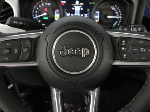 Used 2025 Jeep Wrangler Unlimited Sahara AWD/4WD image 12
