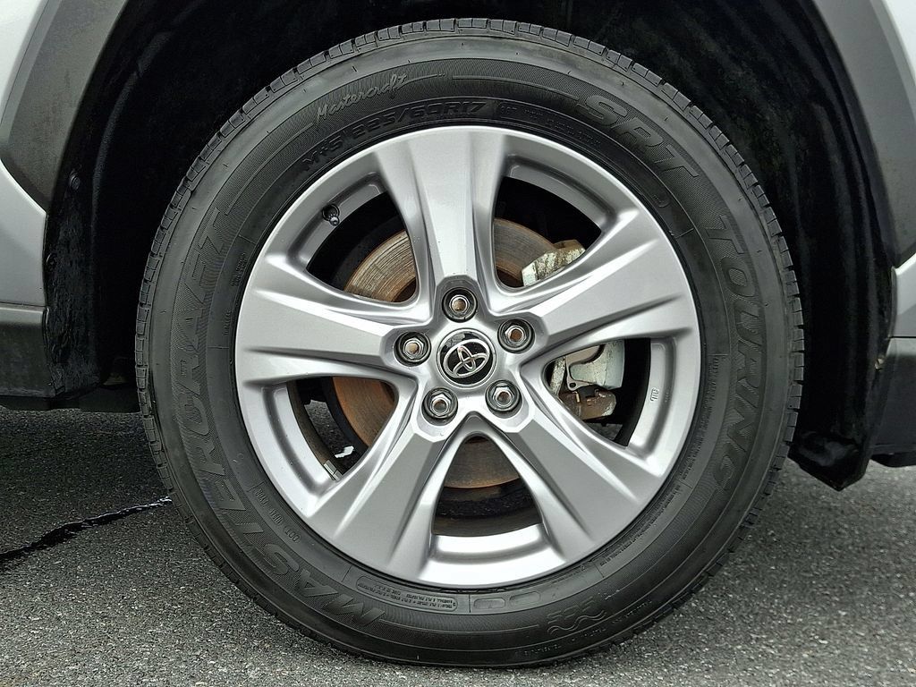 Certified 2025 Toyota RAV4 LE AWD/4WD image 9
