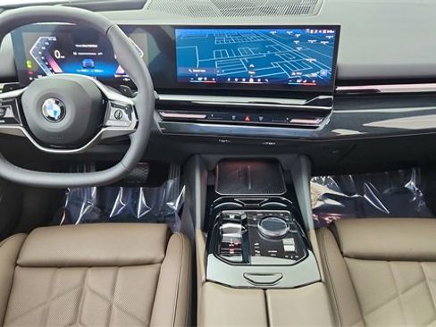 Used 2024 BMW 530i xDrive 530i xDrive w/ Premium Package image 36