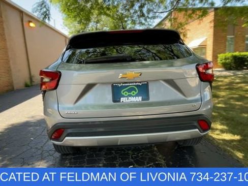 Used 2024 Chevrolet Trax LT w/ Driver Confidence Package FWD image 7