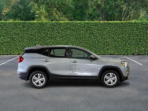 Used 2024 GMC Terrain SLE AWD/4WD image 2