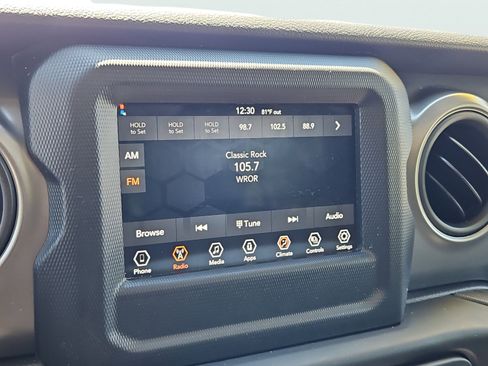 Used 2022 Jeep Gladiator Willys image 25