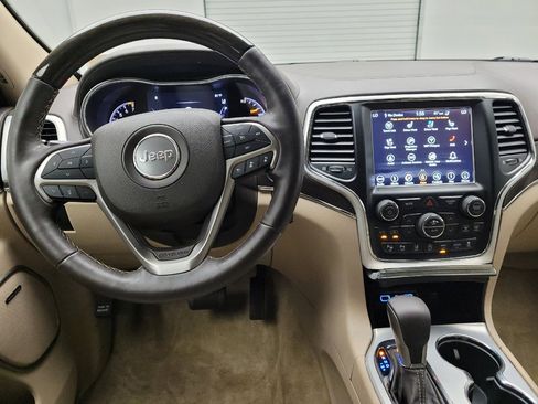 Used 2018 Jeep Grand Cherokee Overland AWD/4WD image 22