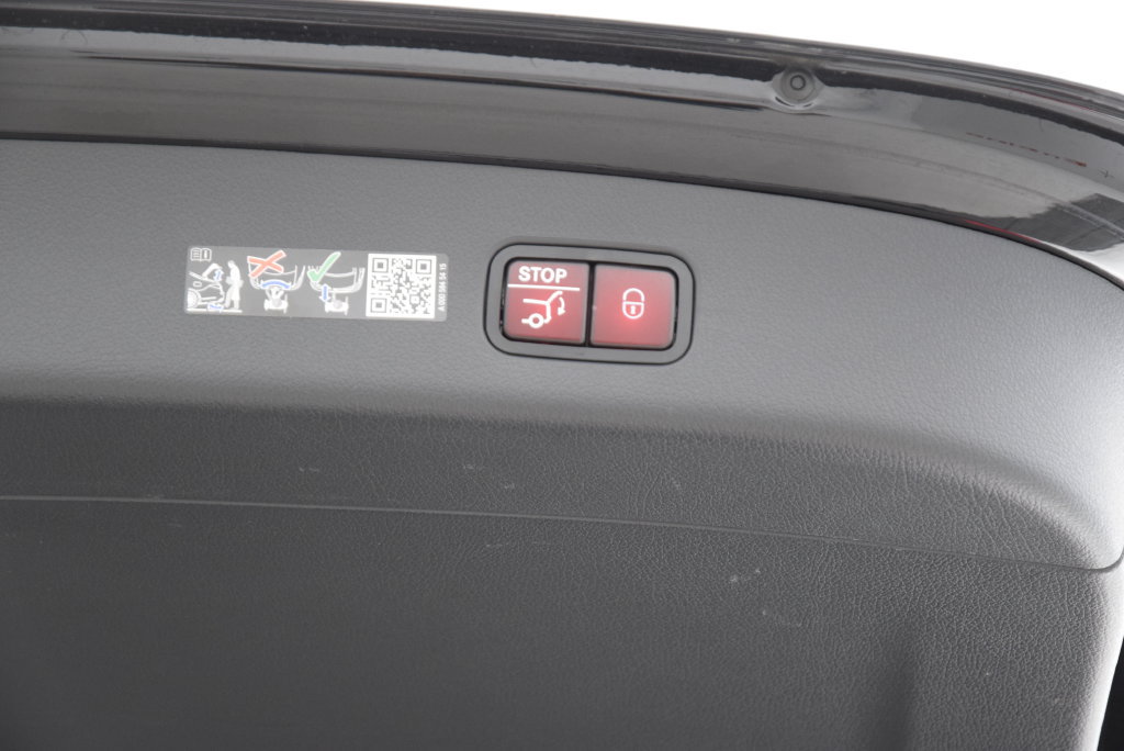 Certified 2025 Mercedes-Benz GLC 350e 4MATIC image 31