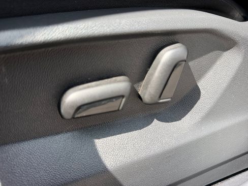 Used 2020 Volkswagen Tiguan SE w/ Panoramic Sunroof Package FWD image 14