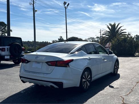 Used 2021 Nissan Altima 2.5 SV w/ SV Premium Package image 24